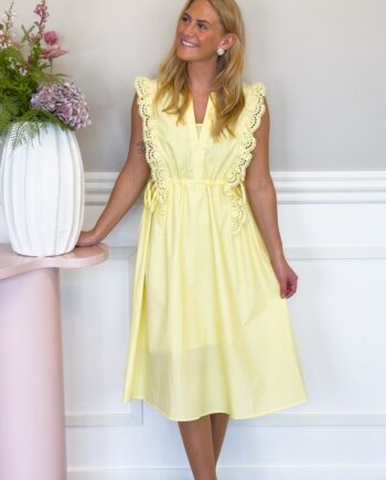 Loved By Lykke Kjole Lace It Dress Yellow