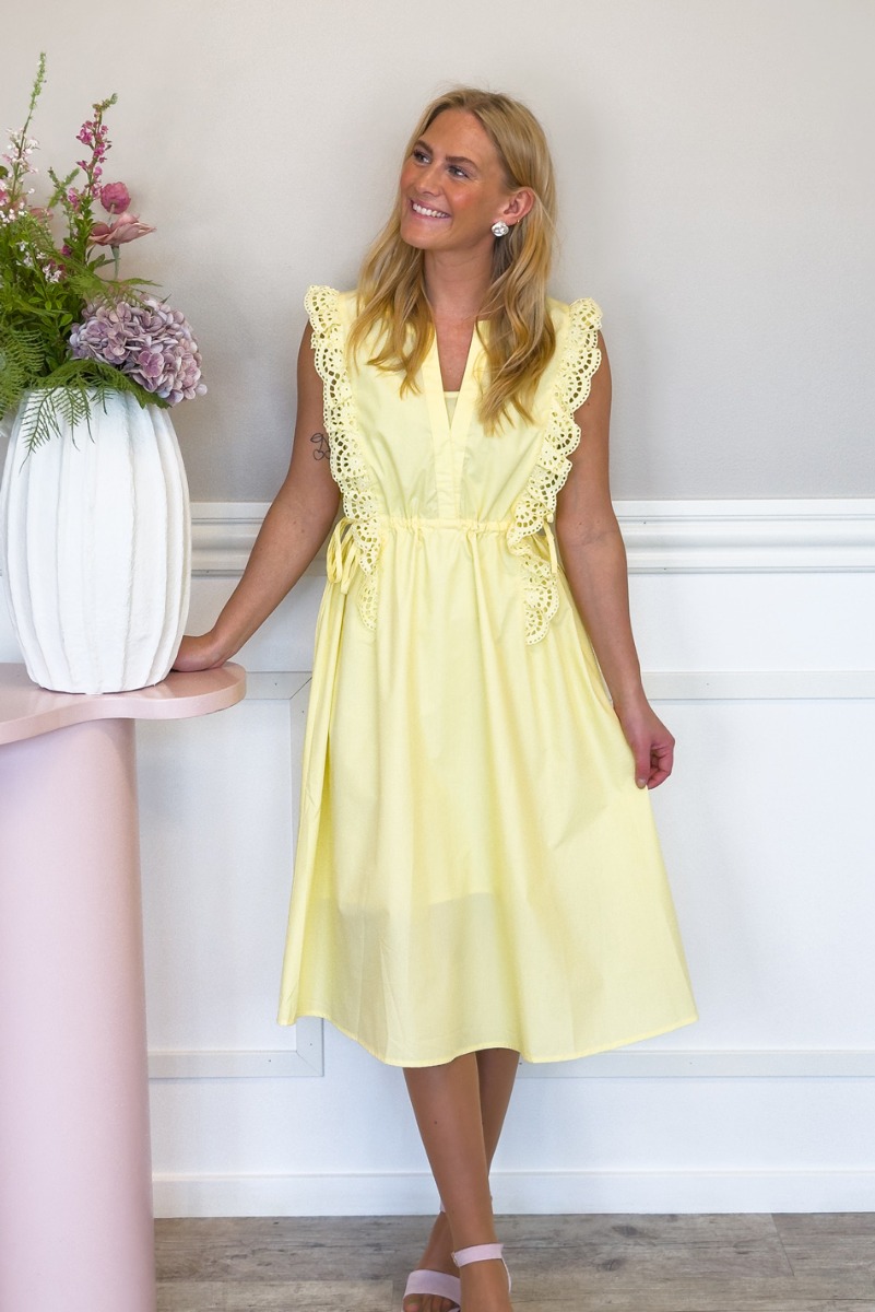 Loved By Lykke Kjole Lace It Dress Yellow