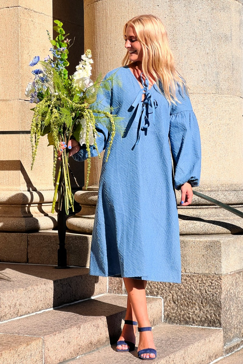 Loved By Lykke Kjole Luna Dress Mid Vintage Blue