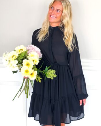 Loved By Lykke Kjole Swan Dress Black